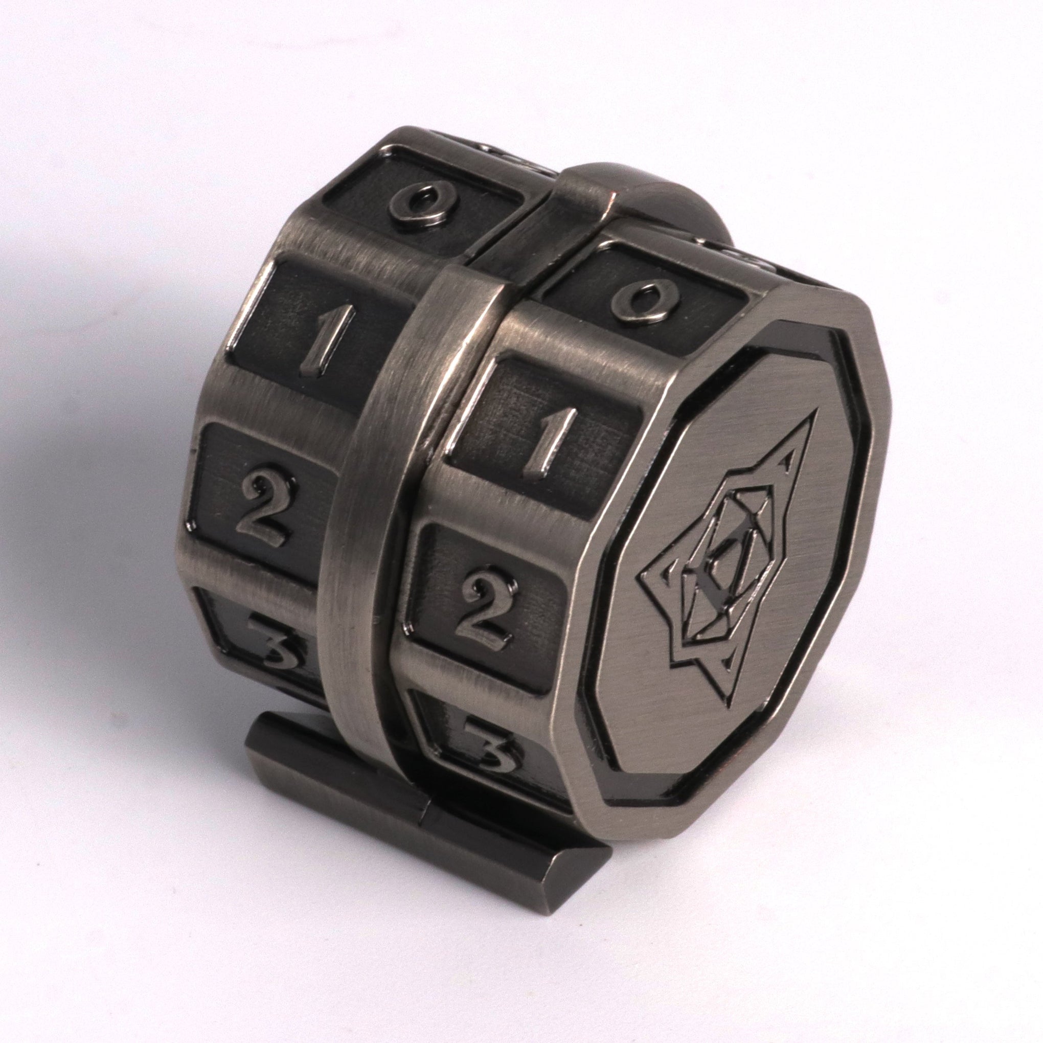 Die Hard Dice Lifelink Counter - Battleworn Silver V2 | Grognard Games