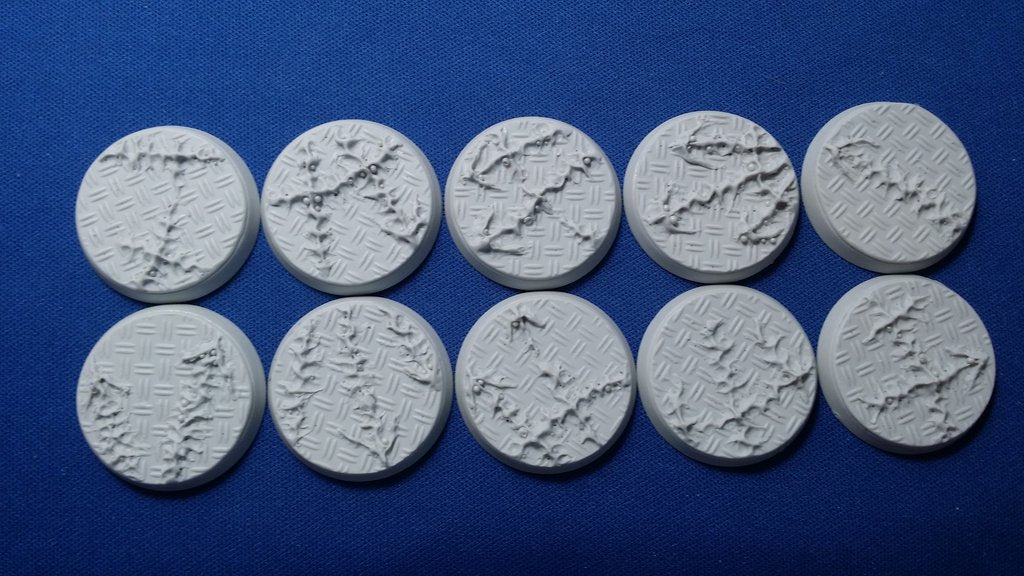 Elrik's Hobbies: Chaos Diamond Plate Round 32mm | Grognard Games