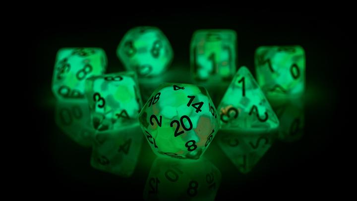 Sirius Lucky Charm Glow Worm 7 Dice-set | Grognard Games